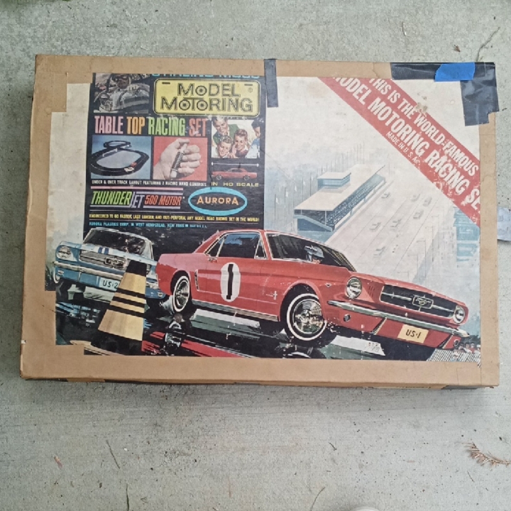 Aurora Model Motoring Tabletop Racing Set